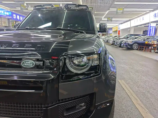 Land Rover Defender — Фото автомобиля 26