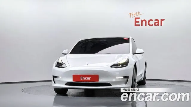 Tesla Model 3 — Фото автомобиля 3