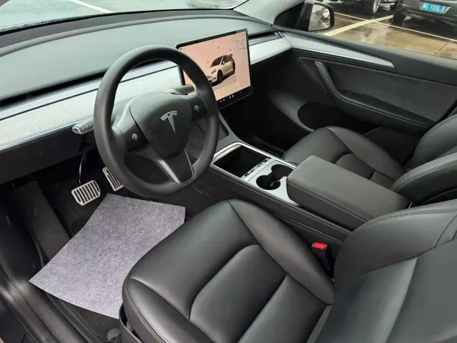Tesla Model Y — Фото автомобиля 4