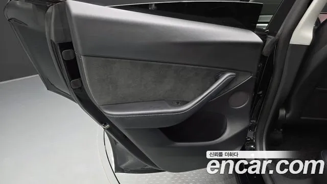 Tesla Model Y — Фото автомобиля 14