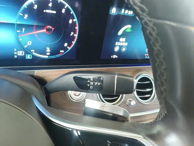 Mercedes-Benz E-Class — Фото автомобиля 13