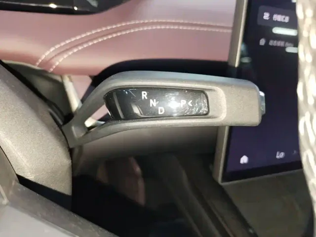Xiaomi SU7 — Фото автомобиля 13