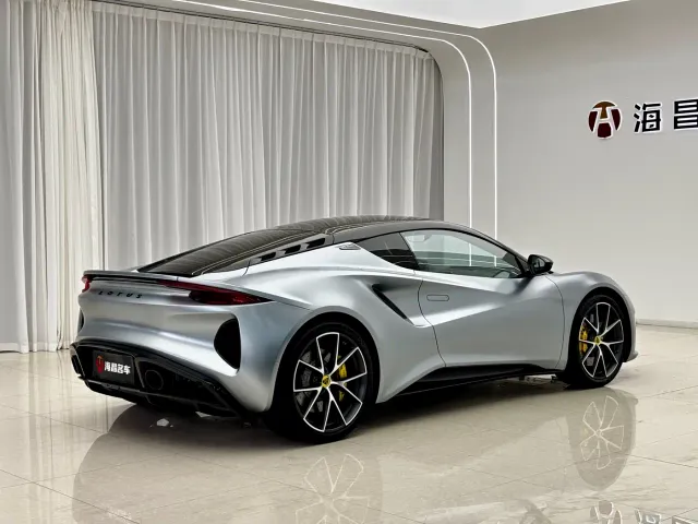 Lotus Emira — Фото автомобиля 13
