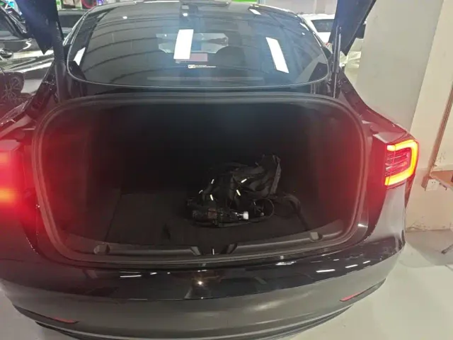 Tesla Model 3 — Фото автомобиля 18