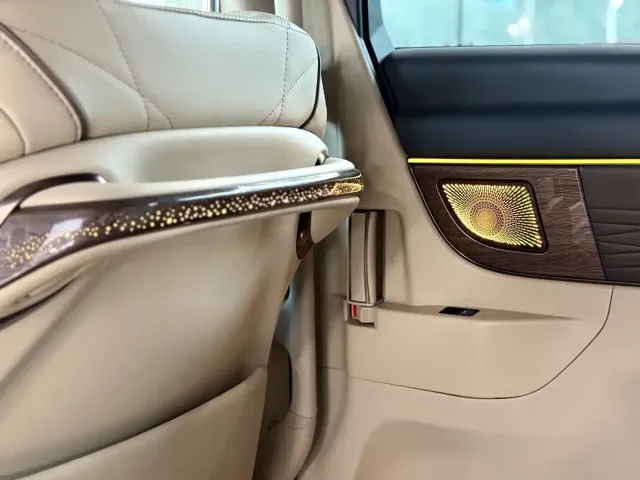 Toyota Vellfire — Фото автомобиля 16