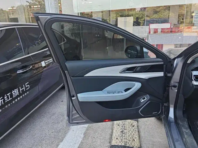 Hongqi H5 PHEV — Фото автомобиля 7