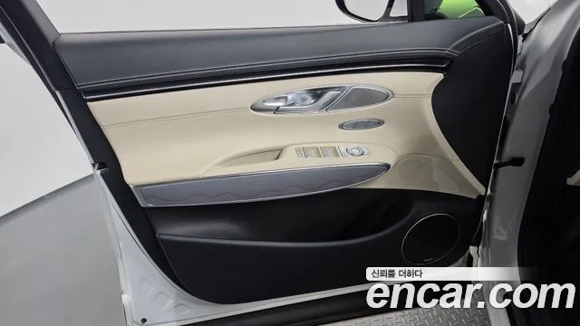 Genesis GV70 — Фото автомобиля 13