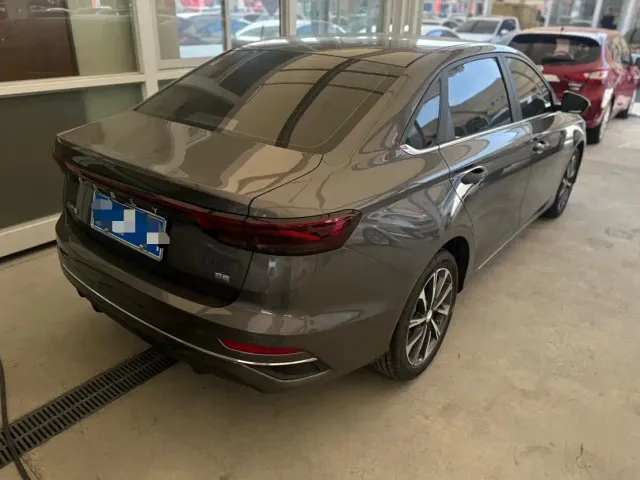 Geely Emgrand — Фото автомобиля 14