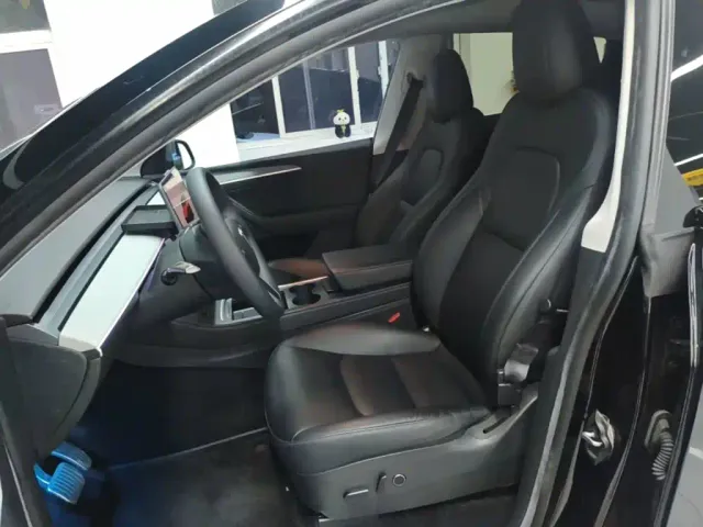 Tesla Model Y — Фото автомобиля 14