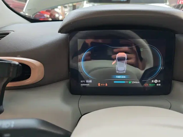 Leapmotor T03 — Фото автомобиля 11