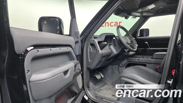 Land Rover Defender — Фото автомобиля 10