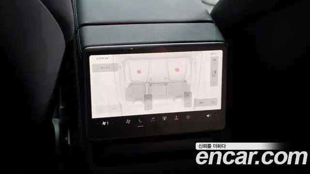Tesla Model Y — Фото автомобиля 24