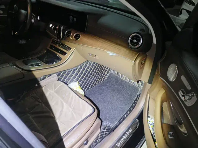 Mercedes-Benz E-Class — Фото автомобиля 12