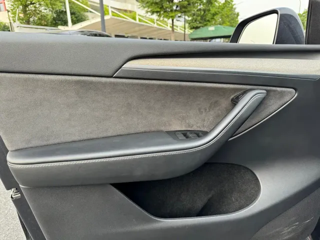 Tesla Model Y — Фото автомобиля 10