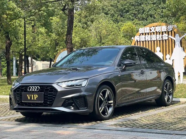 Фотография автомобиля — Audi A4L