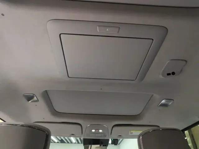 Volvo EM90 — Фото автомобиля 17