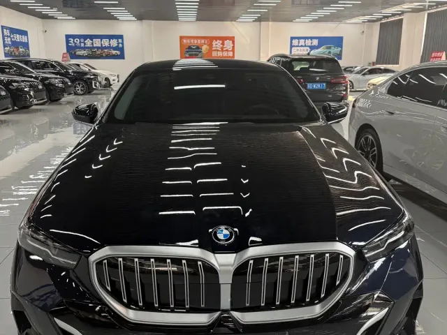 BMW 5 Series — Фото автомобиля 2