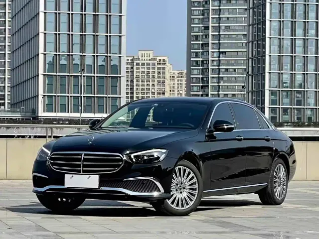 Фотография автомобиля — Mercedes-Benz E-Class