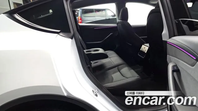 Tesla Model Y — Фото автомобиля 10