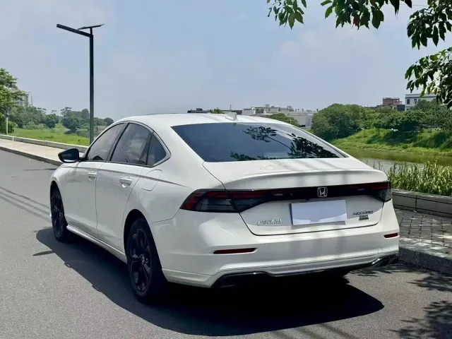 Honda Accord — Фото автомобиля 9