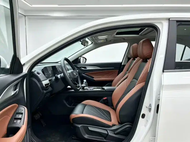 Changan Eado — Фото автомобиля 3