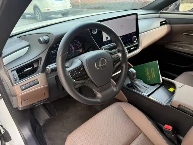 Lexus ES — Фото автомобиля 8