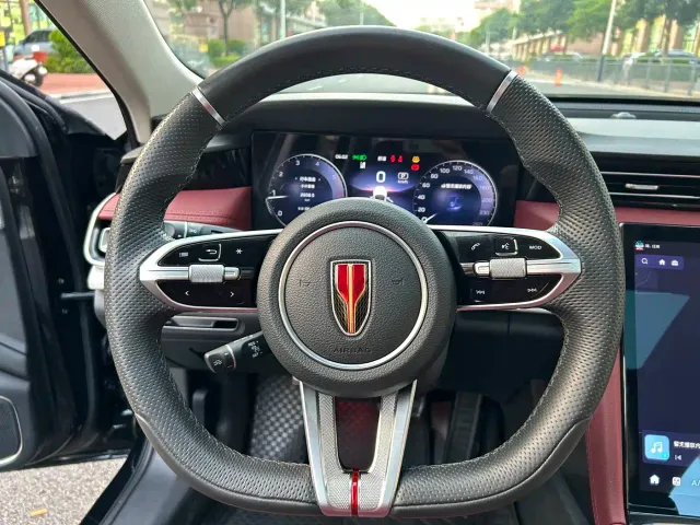 Hongqi H5 — Фото автомобиля 12