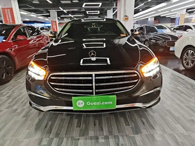 Mercedes-Benz E-Class — Фото автомобиля 2