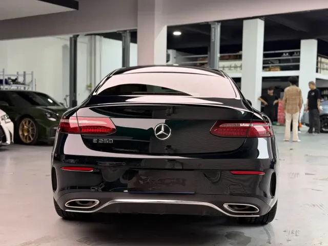 Mercedes-Benz E-Class — Фото автомобиля 5