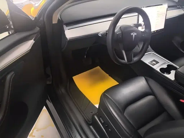 Tesla Model Y — Фото автомобиля 15