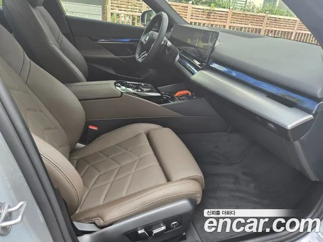 BMW 5-Series — Фото автомобиля 13
