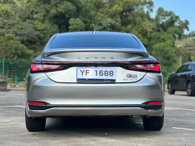 Lexus ES — Фото автомобиля 6