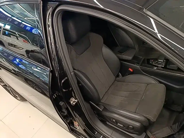 Audi A4L — Фото автомобиля 24