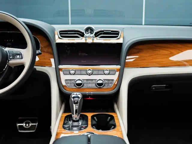 Bentley Bentayga — Фото автомобиля 13