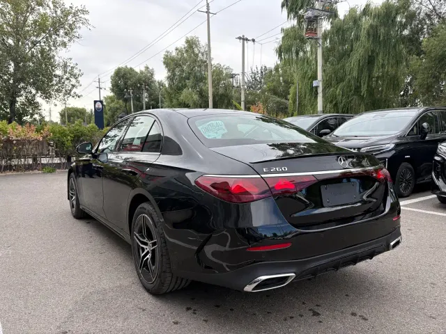Mercedes-Benz E-Class — Фото автомобиля 3
