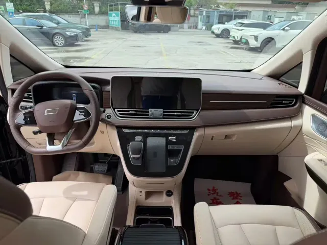 Bestune Besturn M9 — Фото автомобиля 4