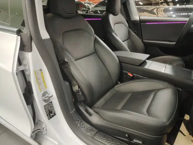 Tesla Model 3 — Фото автомобиля 24