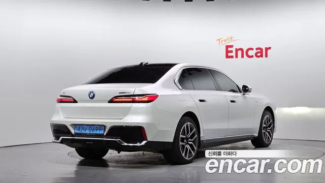 BMW i7 — Фото автомобиля 2
