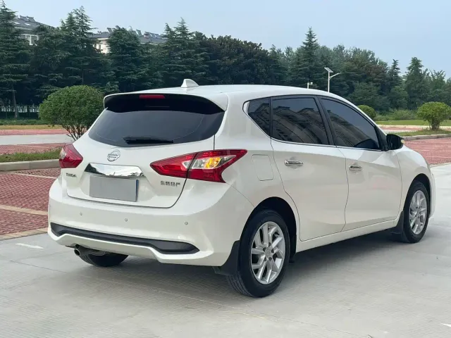 Nissan Tiida — Фото автомобиля 7