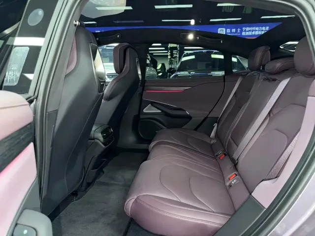 Xiaomi SU7 — Фото автомобиля 9