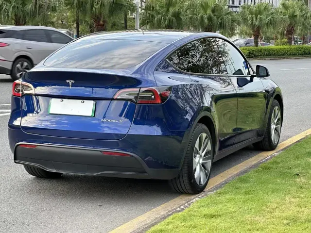 Tesla Model Y — Фото автомобиля 4