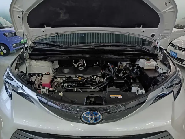 Toyota Sienna — Фото автомобиля 24