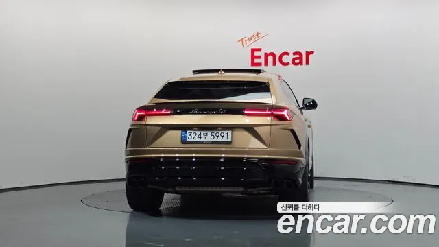 Lamborghini Urus — Фото автомобиля 4