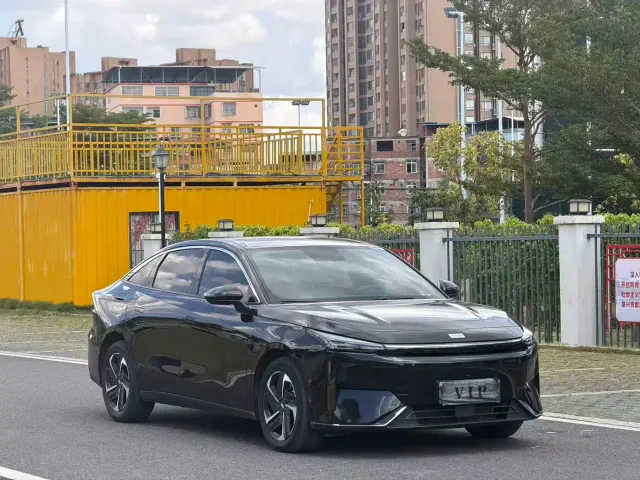 Geely Galaxy L6 — Фото автомобиля 3