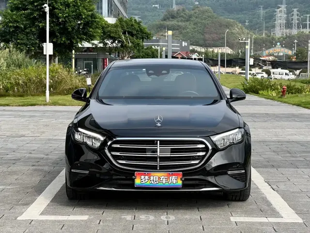 Mercedes-Benz E-Class — Фото автомобиля 2