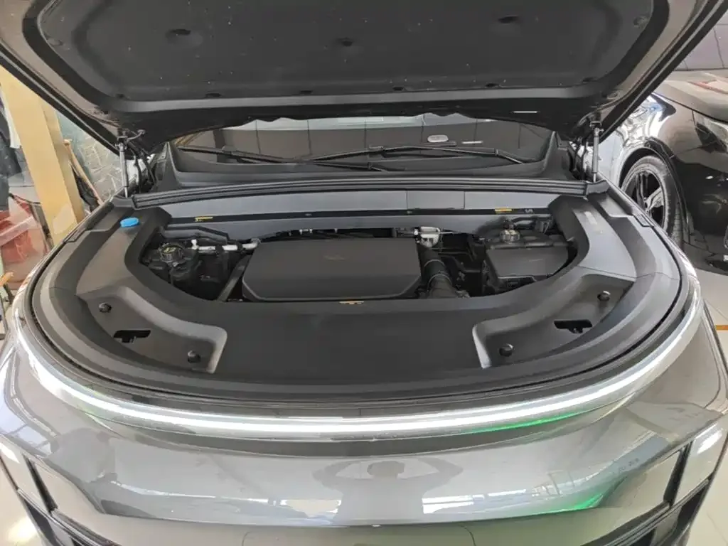 Li Auto Li Xiang L9 2022 Max — Фото автомобиля 19