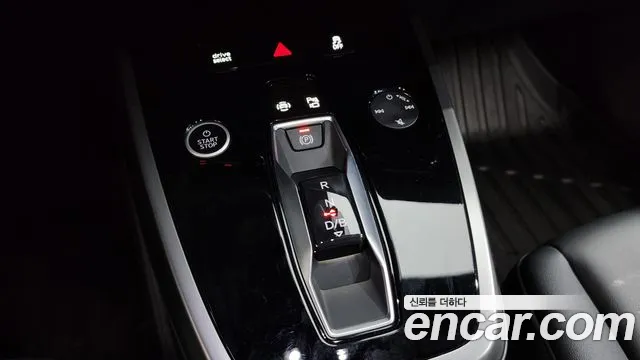 Audi Q4 e-tron — Фото автомобиля 9