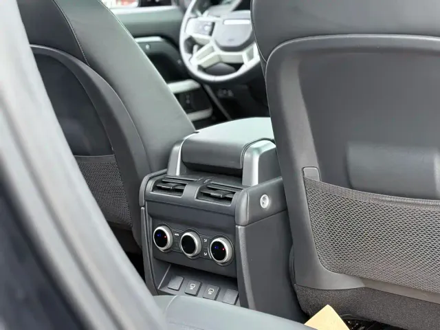 Land Rover Defender — Фото автомобиля 19