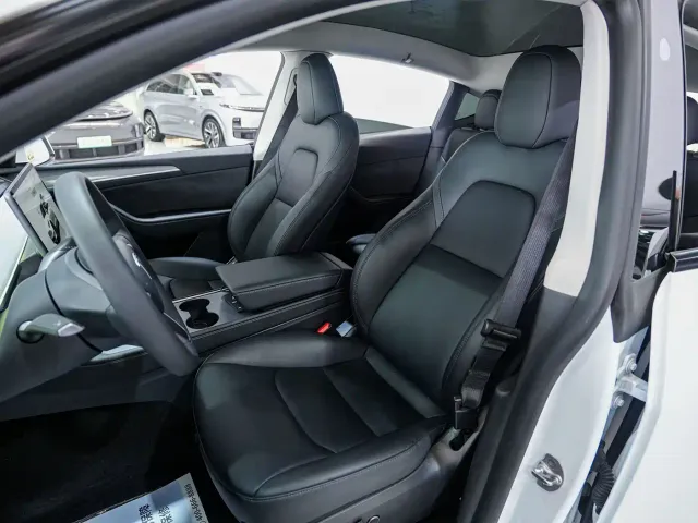 Tesla Model Y — Фото автомобиля 4