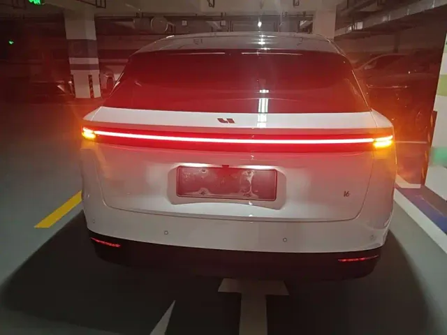 Li Auto i6 — Фото автомобиля 5